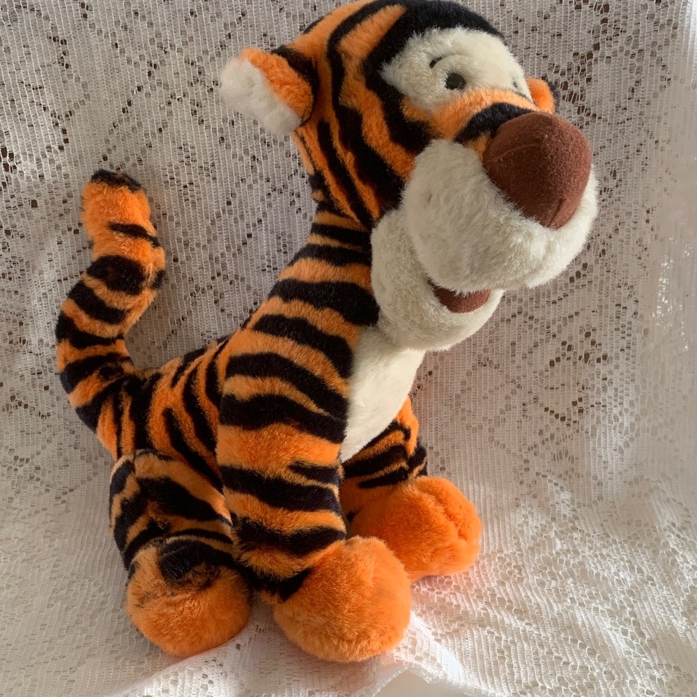 Vintage Winnie The Pooh Tigger Walt DisneyLand Large Plush  14”  Great